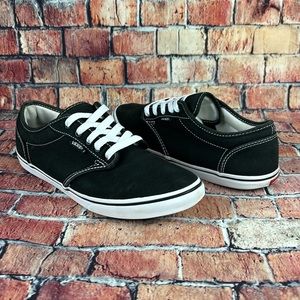 VANS CLASSIC LOWTOPS WOMANS SIZE 8.5 GUC
